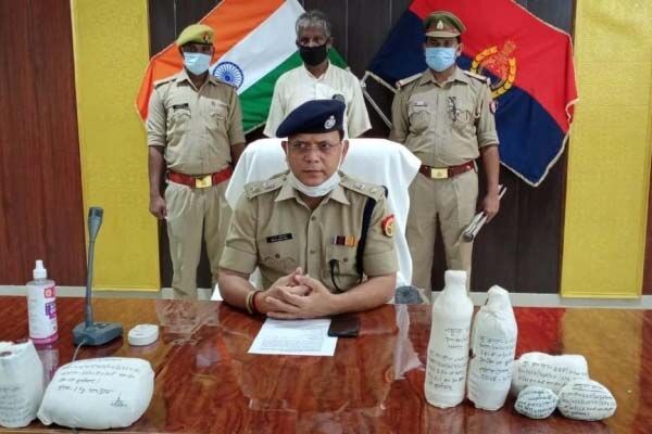 पुलिस ने नकली शराब बनाने वाले रैकेट का भंडाफोड़ कर एक अपराधी को किया गिरफ्तार