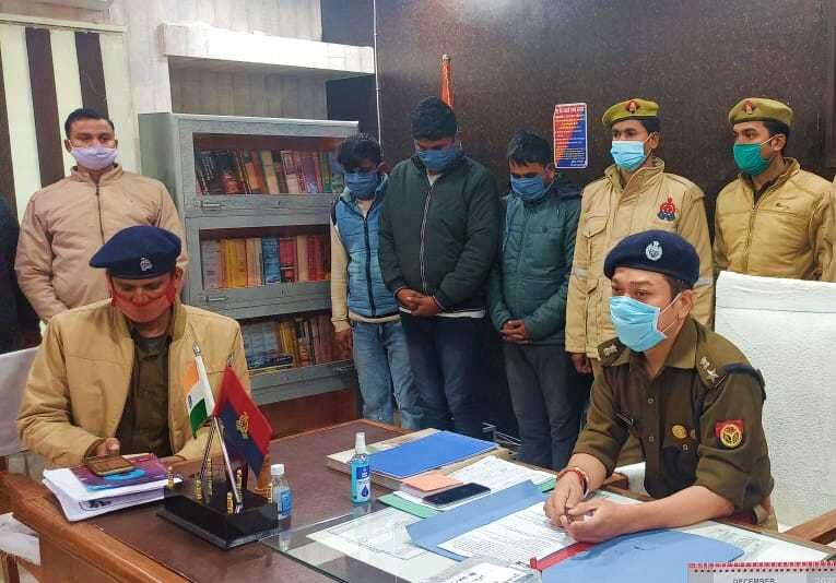 पुलिस ने किये तीन लुटेरे गिरफ्तार