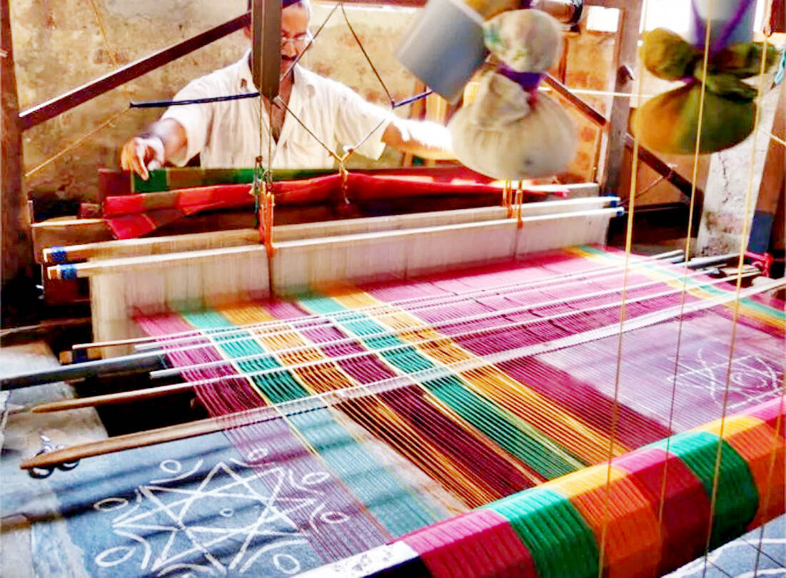 यूपी की अर्थव्यवस्था में हथकरघा उद्योग का है महत्वपूर्ण स्थान | Handloom industry has important place in UP's economy