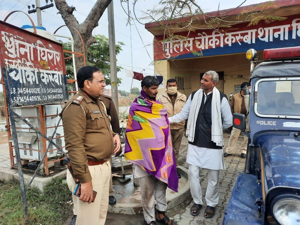 पुलिस ने नहर में कूदकर बचाई कैंसर पीडित की जान