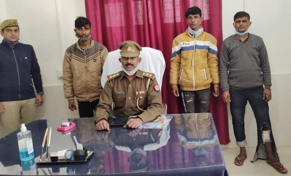 पुलिस मुठभेड़ में दो इनामी समेत तीन बदमाश गिरफ्तार