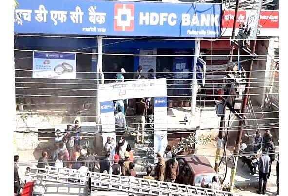 HDFC बैंक में लगी आग