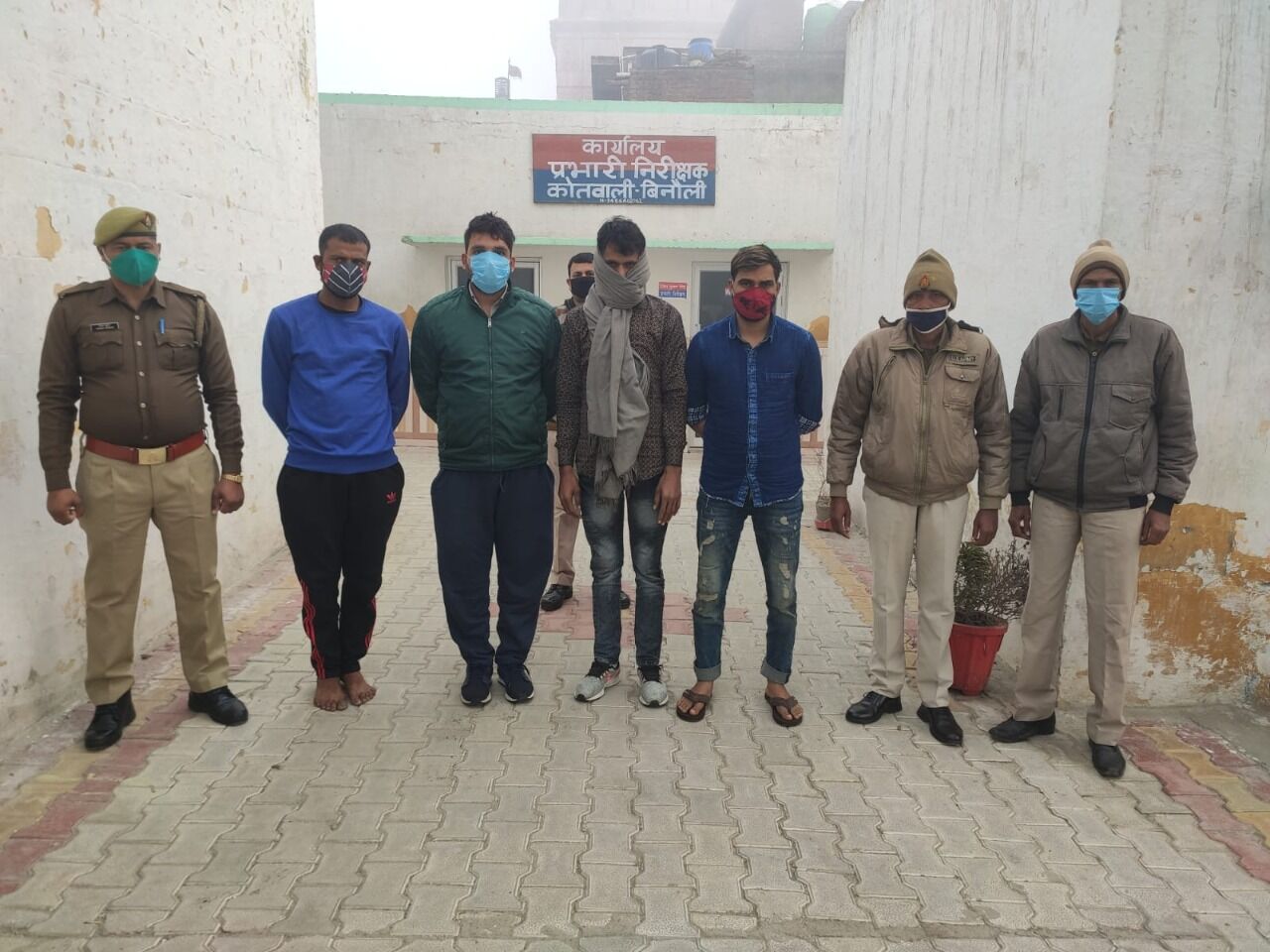 झांसा देकर एटीएम कार्ड बदलने वाले पुलिस के हत्थे चढ़े