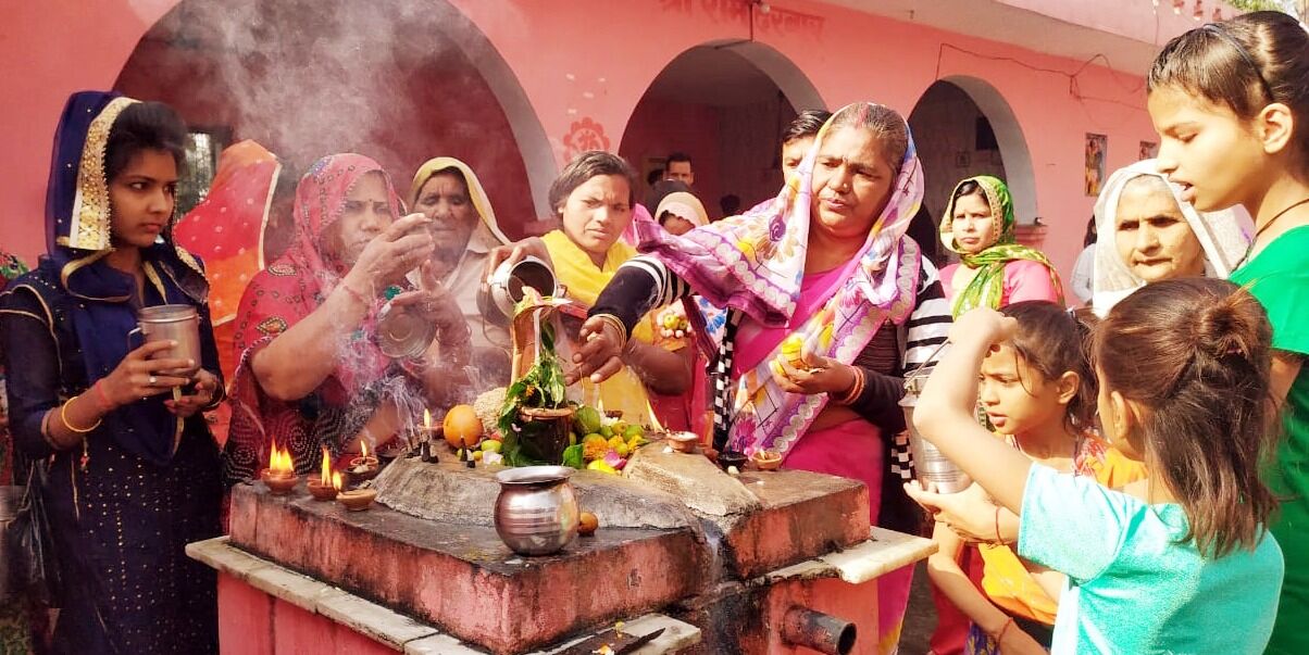 महाशिवरात्रि- आशुतोष का किया जलाभिषेक- गूंजा बम-बम भोले का जयकारा