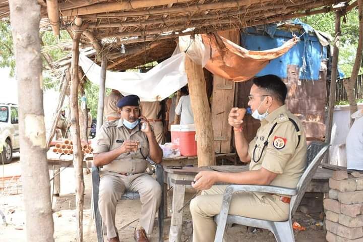 IPS जायसवाल- तनाव के माहौल में चाय की चुस्की के साथ गुड पुलिसिंग