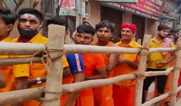 श्री काशी विश्वनाथ मंदिर में उमड़ा शिव भक्तों का सैलाब