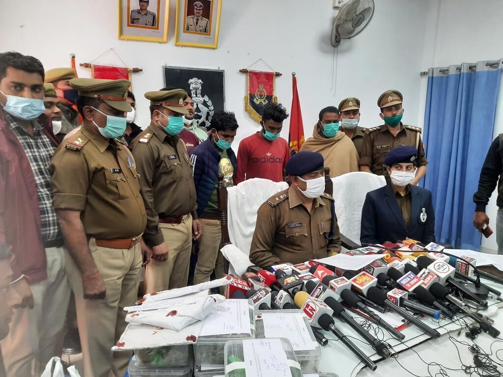 पुलिस का प्रहार- करोड़ों रूपये का माल बरामद कर आरोपियों को किया गिरफ्तार