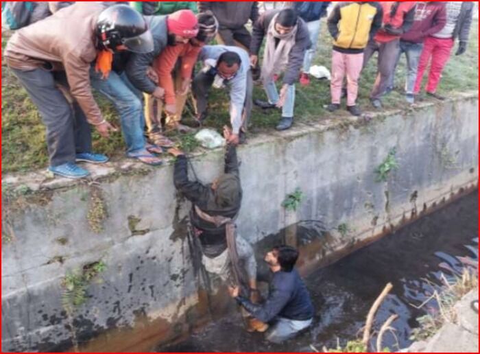 और जब विक्रम की जान बचाने को गहरे नाले में आमिर ने लगा दी छलांग