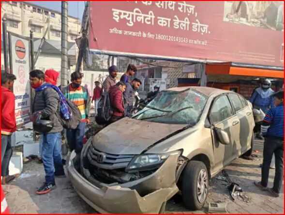 तेज रफ्तार ने ले ली MBBS छात्रों की जान-डिवाइडर से टकराई कार