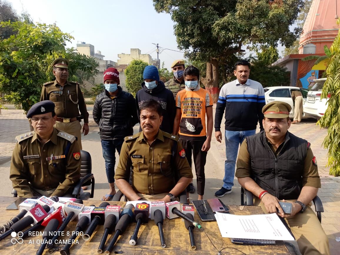 पुलिस ने लूट का खुलासा कर 3 बदमाशों को धरा