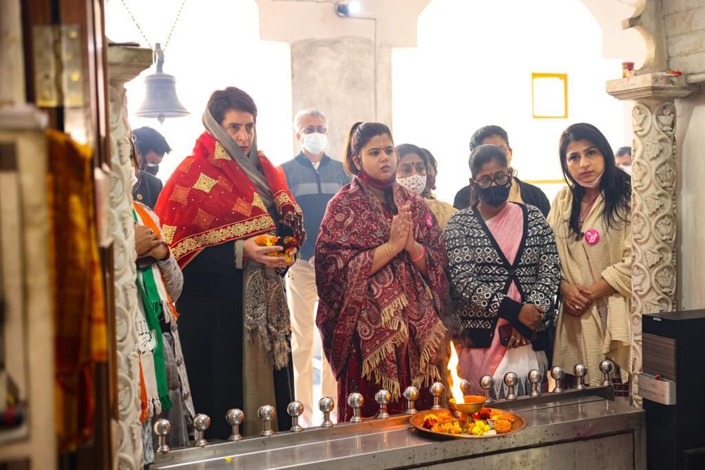 प्रियंका ने जनसंवाद कर नोएडा में घर घर मांगे मतदाताओं से वोट-महिलाओं में उत्साह