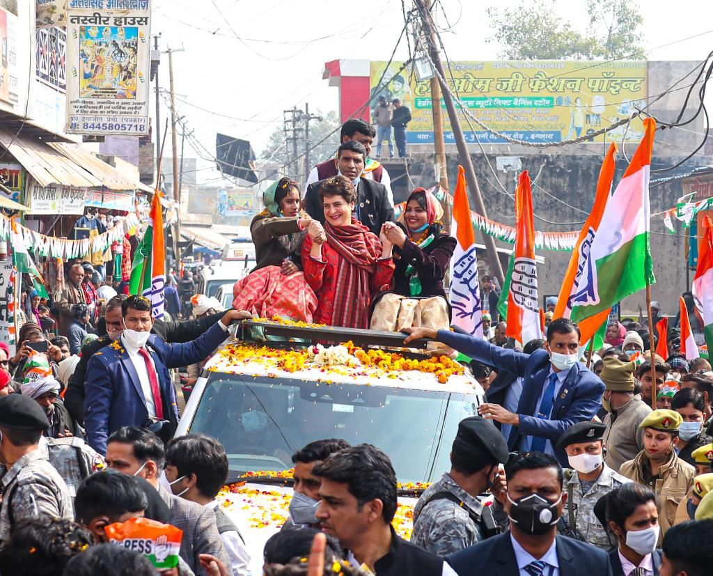 प्रियंका के रोड शो में उमड़ी भीड़- खुलकर किया संवाद, बताई अपनी बात