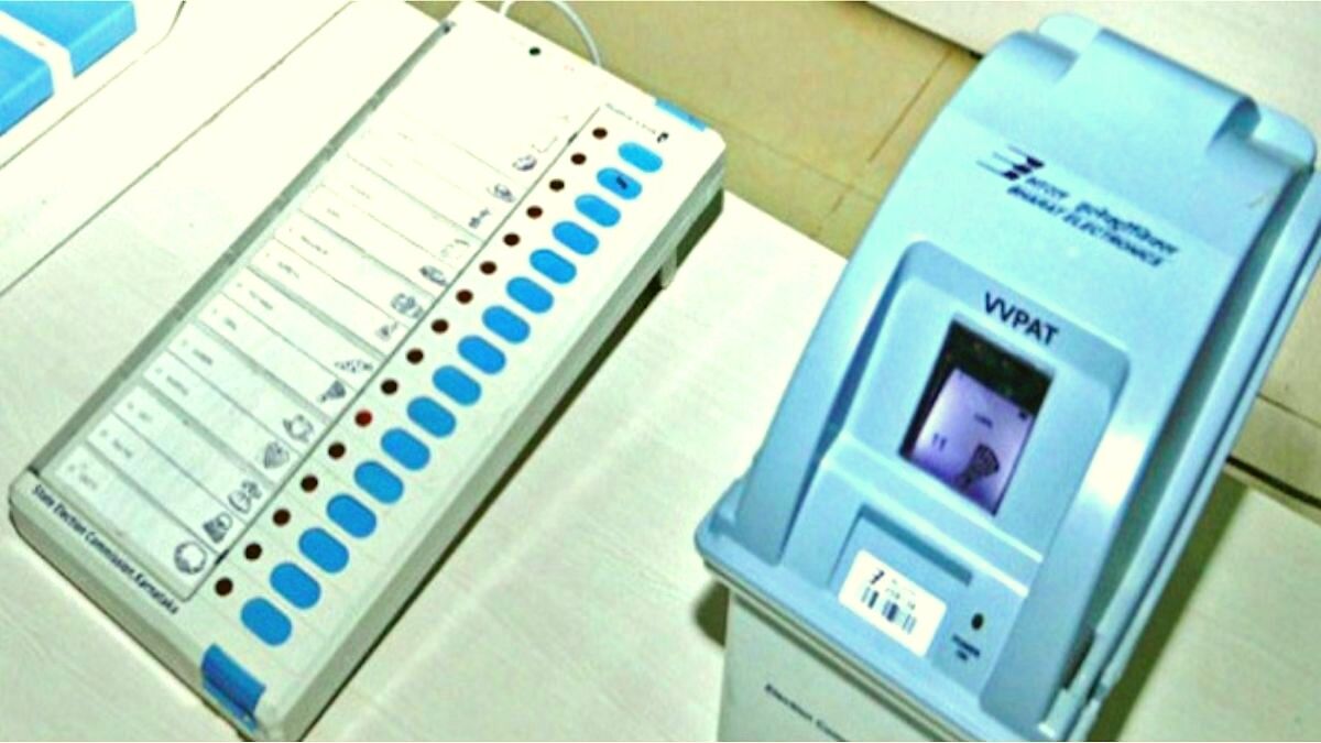 जिले में कुछ बूथ पर EVM में गड़बड़ी