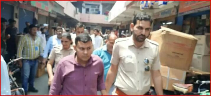 मुजफ्फरनगर की दवा मंडी में पुलिस का छापा- एक दवा व्यापारी हिरासत में