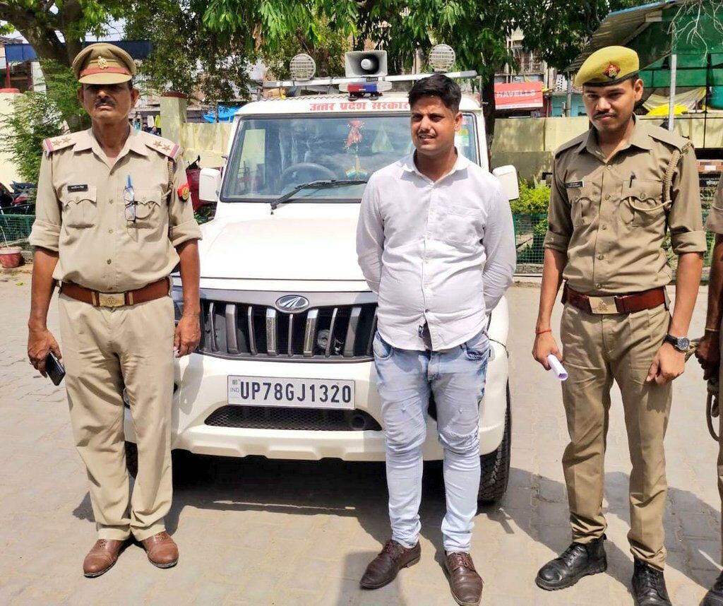 अवैध वसूली कर रहे फ़र्ज़ी SDM को पुलिस ने गाडी सहित किया गिरफ्तार