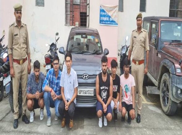 गर्ल्स हॉस्टल के सामने दिखा रहे थे स्टंट- पुलिस ने किया ऐसा इलाज