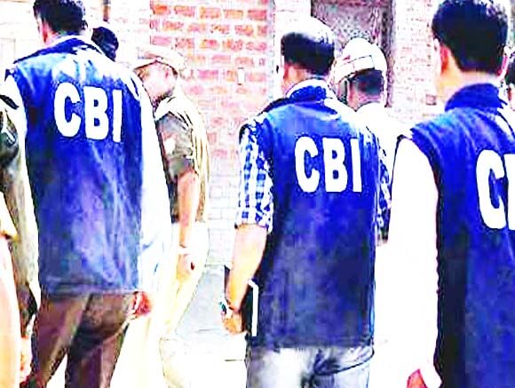 राजद के तीन नेताओं के ठिकानों पर CBI का छापा