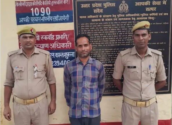 जिला बदर अपराधी को बीयर बार में देख पुलिस की त्योरियां चढ़ी