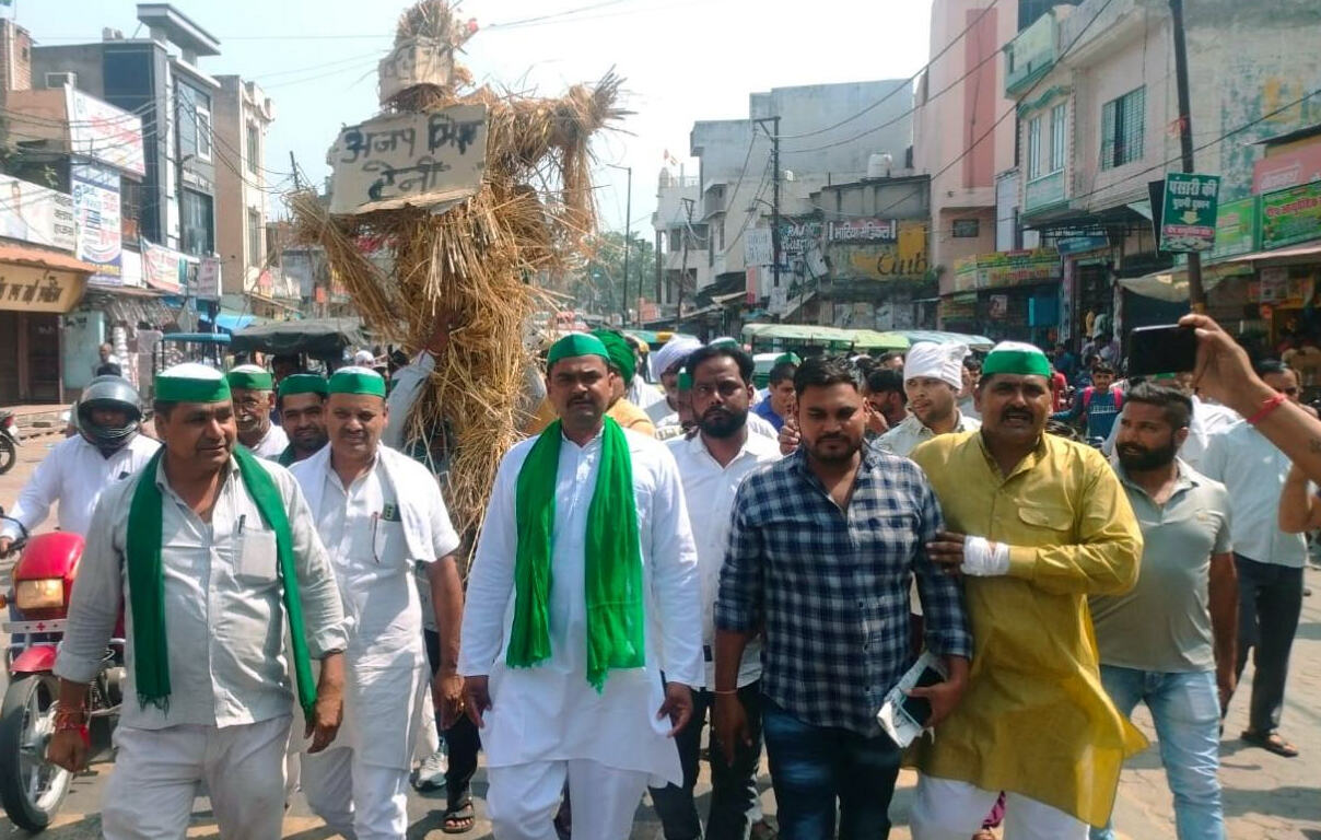 गृह राज्यमंत्री का पुतला फूंककर भाकियू ने मनाई तिकुनियां कांड की बरसी