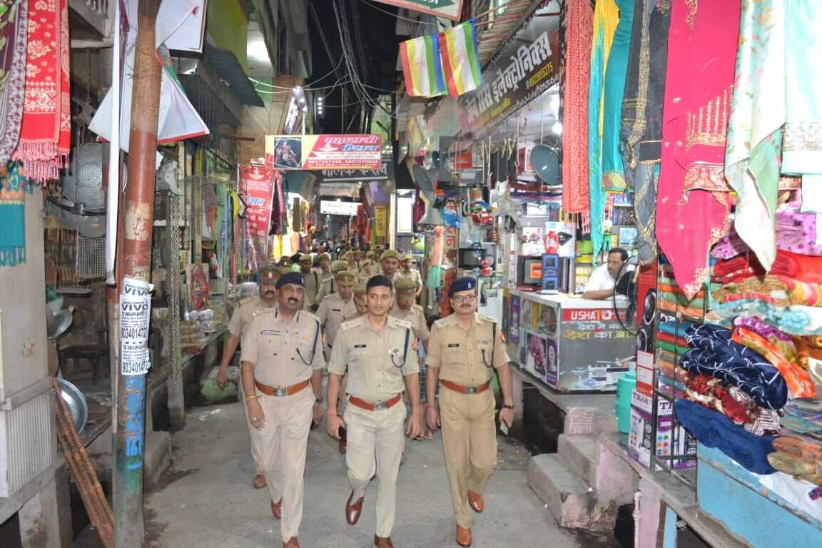 कप्तान ने पुलिस फोर्स के साथ लिया व्यवस्थाओं का जायजा- किया अलर्ट