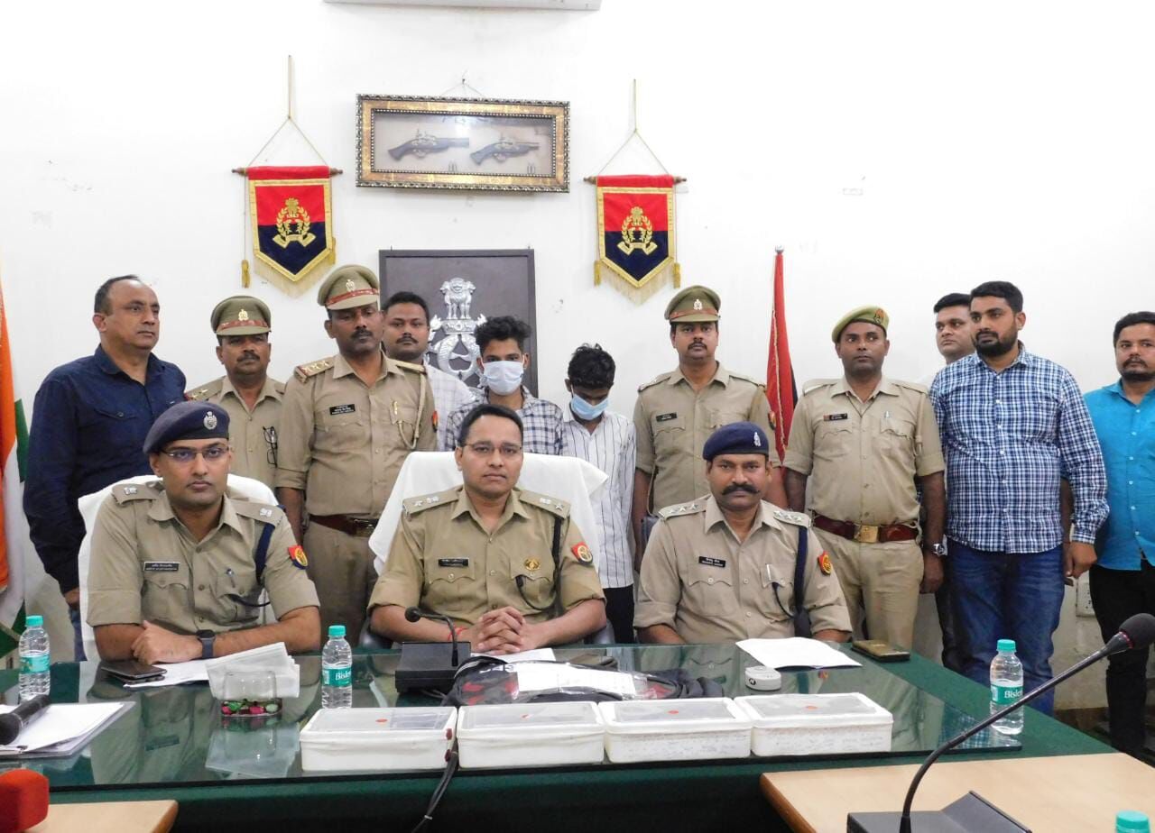 पुलिस ने दबोचें दो अन्तर्राज्यीय तस्कर- बाइक सहित असलहा बरामद