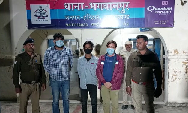 स्पा सेंटर पर पुलिस का छापा- तीन गिरफ्तार- महिलाओं को कराया मुक्त