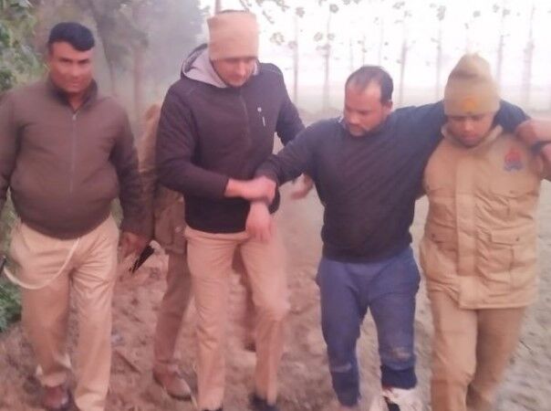 गोवंश लेकर जा रहे कार सवार गौकशों से पुलिस की मुठभेड़- तीन गिरफ्तार