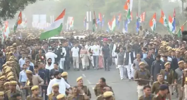 राहुल गांधी की भारत जोड़ों यात्रा के टेंट को फूंक रहे चार गिरफ्तार