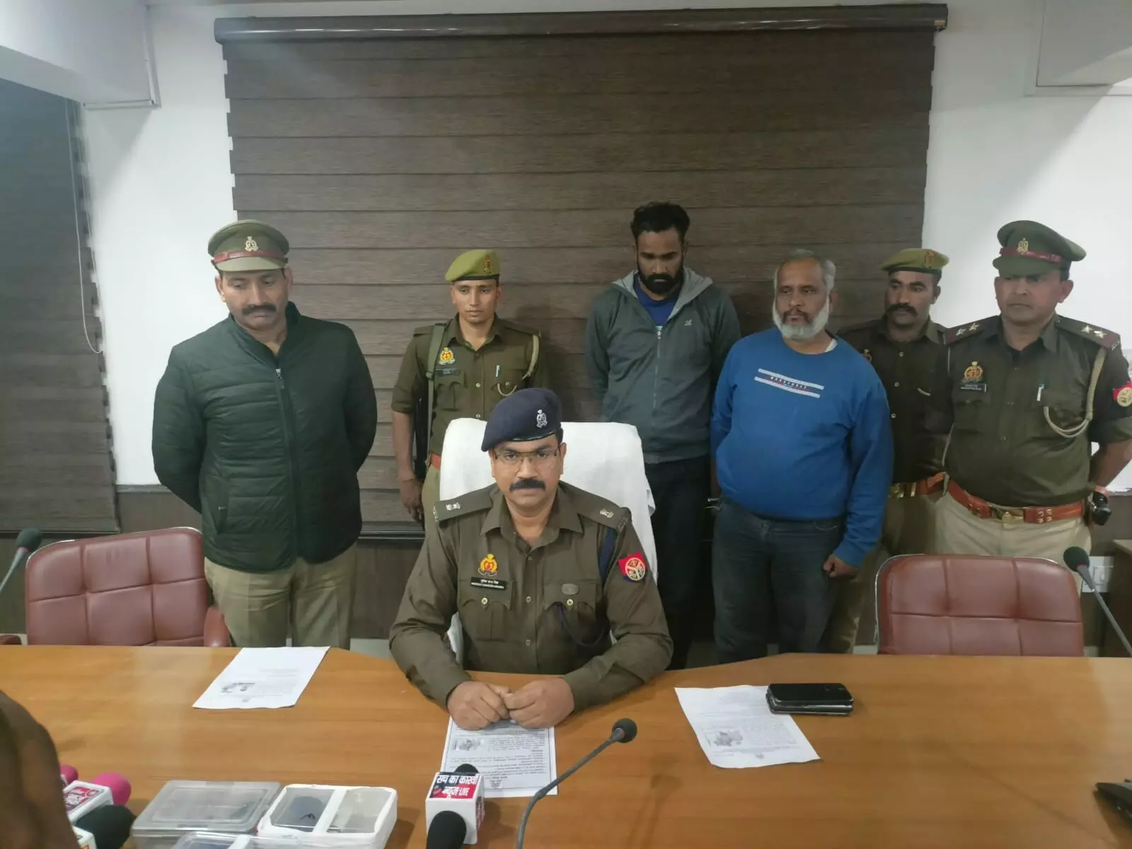 पुलिस और एसओजी टीम के हत्थे चढ़े दो हथियार सप्लायर