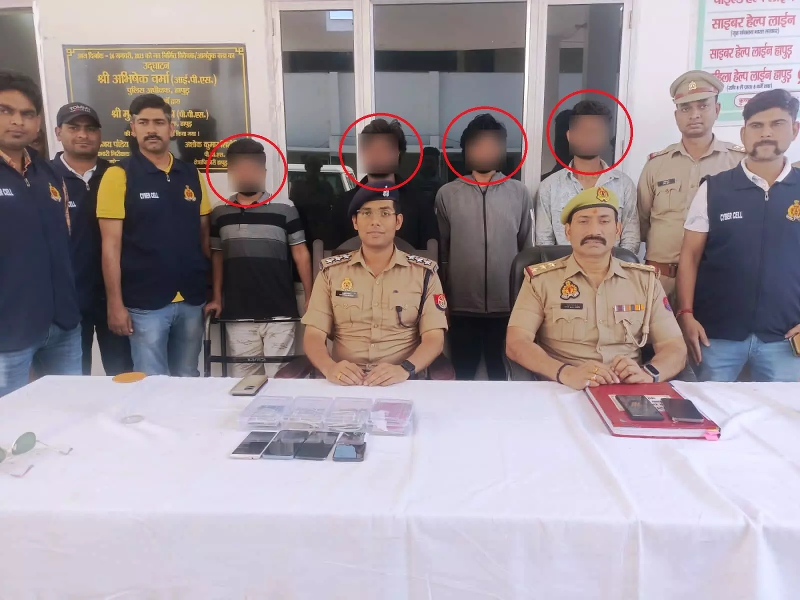 एटीएम बदलकर उड़ा लेते थे नोट- अब चढ़े पुलिस के हत्थे