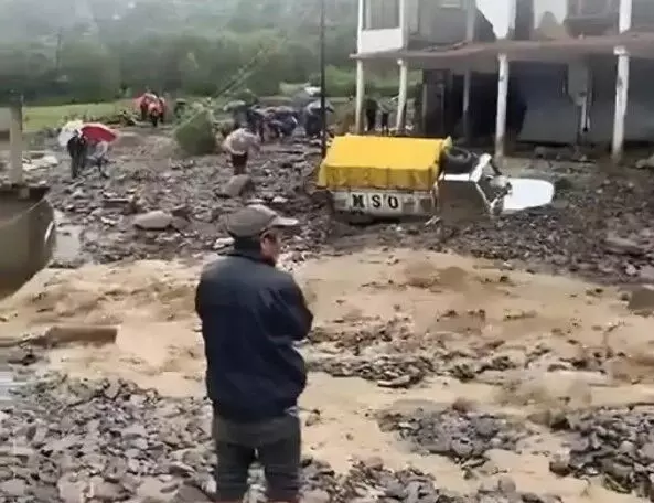 बादल फटते ही तबाही का मंजर- नाले में बह गए दर्जन से भी ज्यादा घर