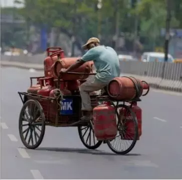 घरेलू गैस सिलेंडर के दामों में कटौती- हुआ 200 रुपए सस्ता- परंतु..