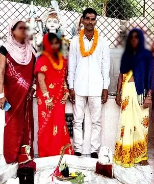 2 महिलाओं ने युवती को बेचा- करा दी मंदिर में अधेड से शादी- खुली पोल