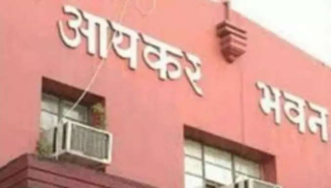 अब आजम के करीबी रहे अफसरों पर शिकंजा- पूर्व IAS को नोटिस जारी