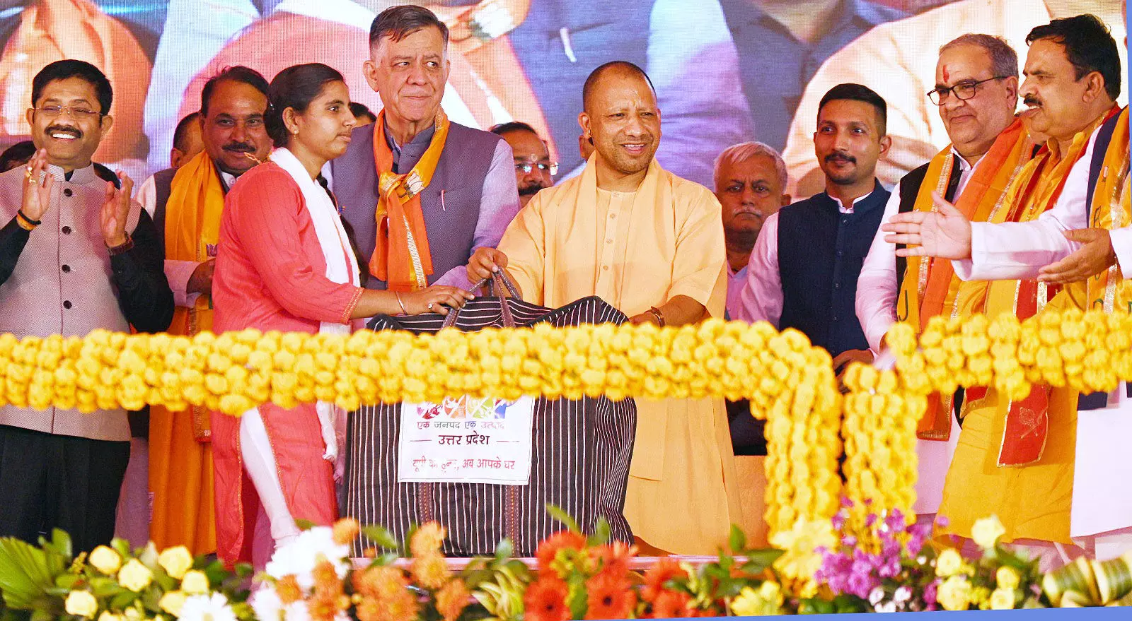 जिले को पुराना वैभव दिलाने के लिए सरकार कटिबद्ध: CM योगी