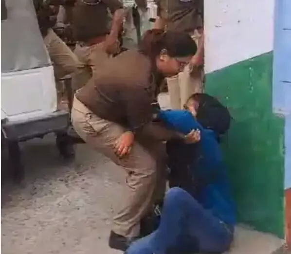 करवा चौथ पर व्रत पूरा कराने नहीं पहुंचा पति- SSP से बोली बस एक बार...