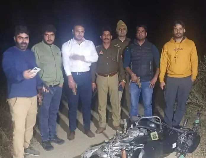 25000 के इनामी ने चखा पुलिस के पीतल का मजा- साथी हुआ फरार