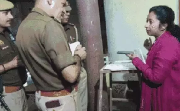 कमरे में नग्न मिली होटलकर्मी की लाश- दरवाजा तोड़कर पुलिस घुसी अंदर