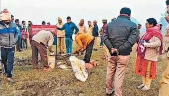 चला प्रशासन का हंटर- कांग्रेस जिला अध्यक्ष की करोड़ों की संपत्ति कुर्क