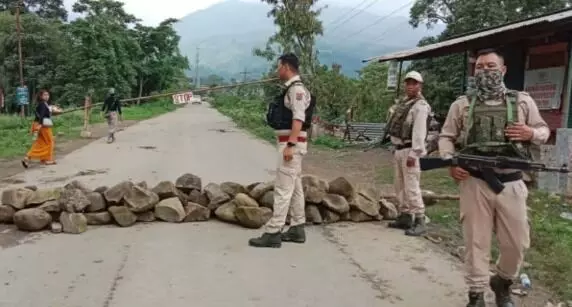 साथियों पर गोलियां बरसाने के बाद जवान ने खुद को भी उडाया- आधा दर्जन..