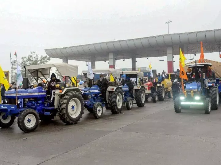 किसानों ने निकाला ट्रैक्टर मार्च- मंत्री पर की कार्रवाई की मांग