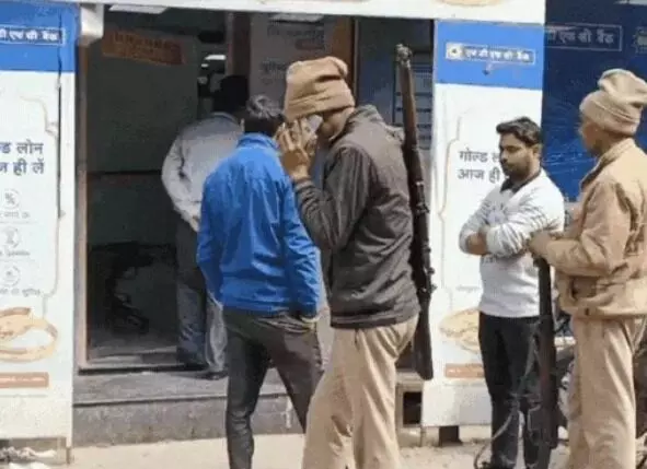 ATM में पत्नी को गोली से भूना- घर पहुंचकर भाई को भी मारी गोली