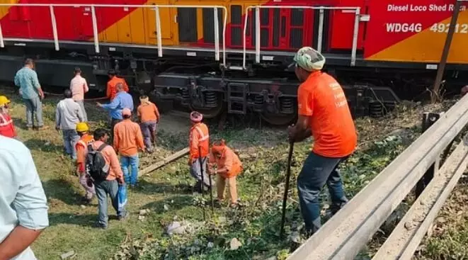 शंटिंग के दौरान रेलवे ट्रैक पर हादसा- इंजन डिरेल होने से मचा हड़कंप