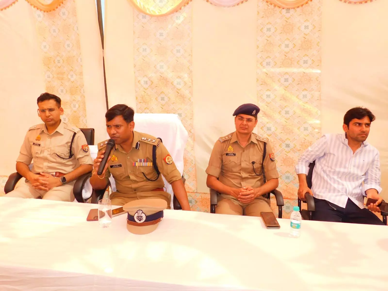 संभ्रांत लोगों की बैठक में बोले SSP - पुलिस की हर तरफ पैनी नजर