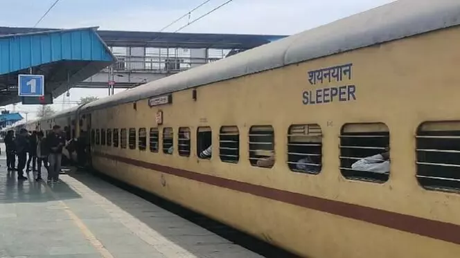 ट्रेन में आग बुझाने के दौरान सिलेंडर ब्लास्ट- RPF कांस्टेबल की मौत