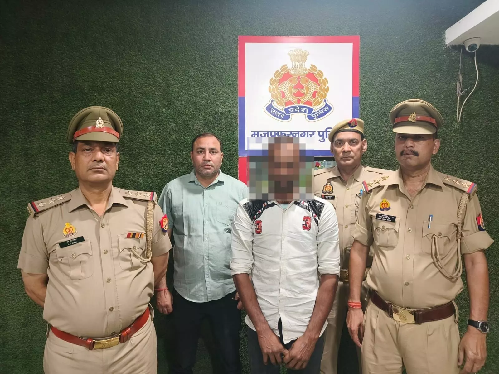 पुलिस को चकमा देकर कस्टडी से फरार 25000 का इनामी गिरफ्तार