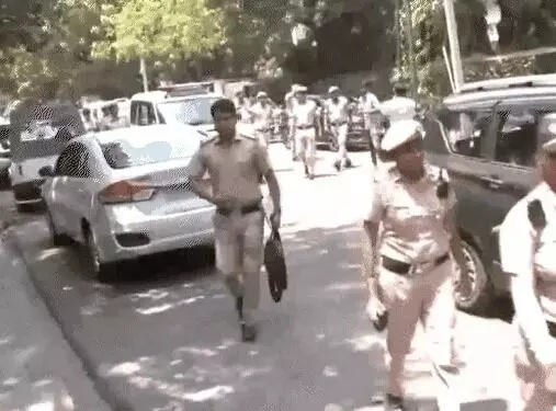 स्वाति मालीवाल मामला- सीएम हाउस पहुंची दिल्ली पुलिस- फुटेज कलेक्ट...