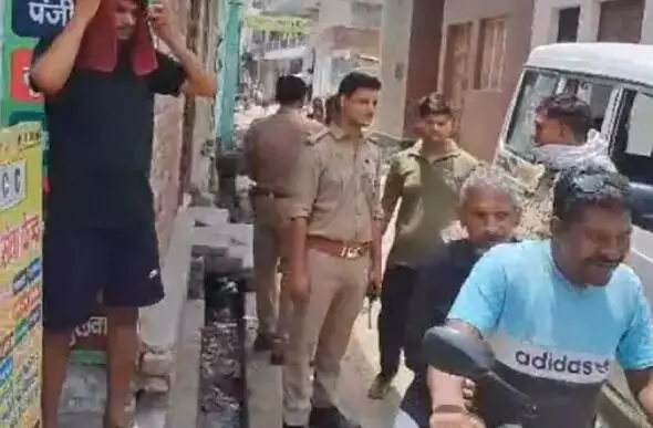 आरोपी को पकड़ने पहुंची पुलिस पर हमला- मारपीट कर तोडी सिपाही की टांग