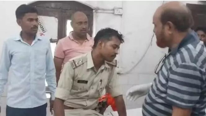 लड़कियों से छेड़छाड़- पुलिस टीम पर हमला- दरोगा समेत 6 जख्मी