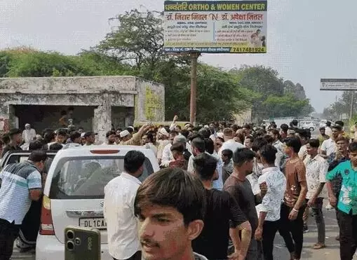 बाप बेटों को मारी गोलियां- बाप बेटी की मौत- तीसरी की हालत गंभीर